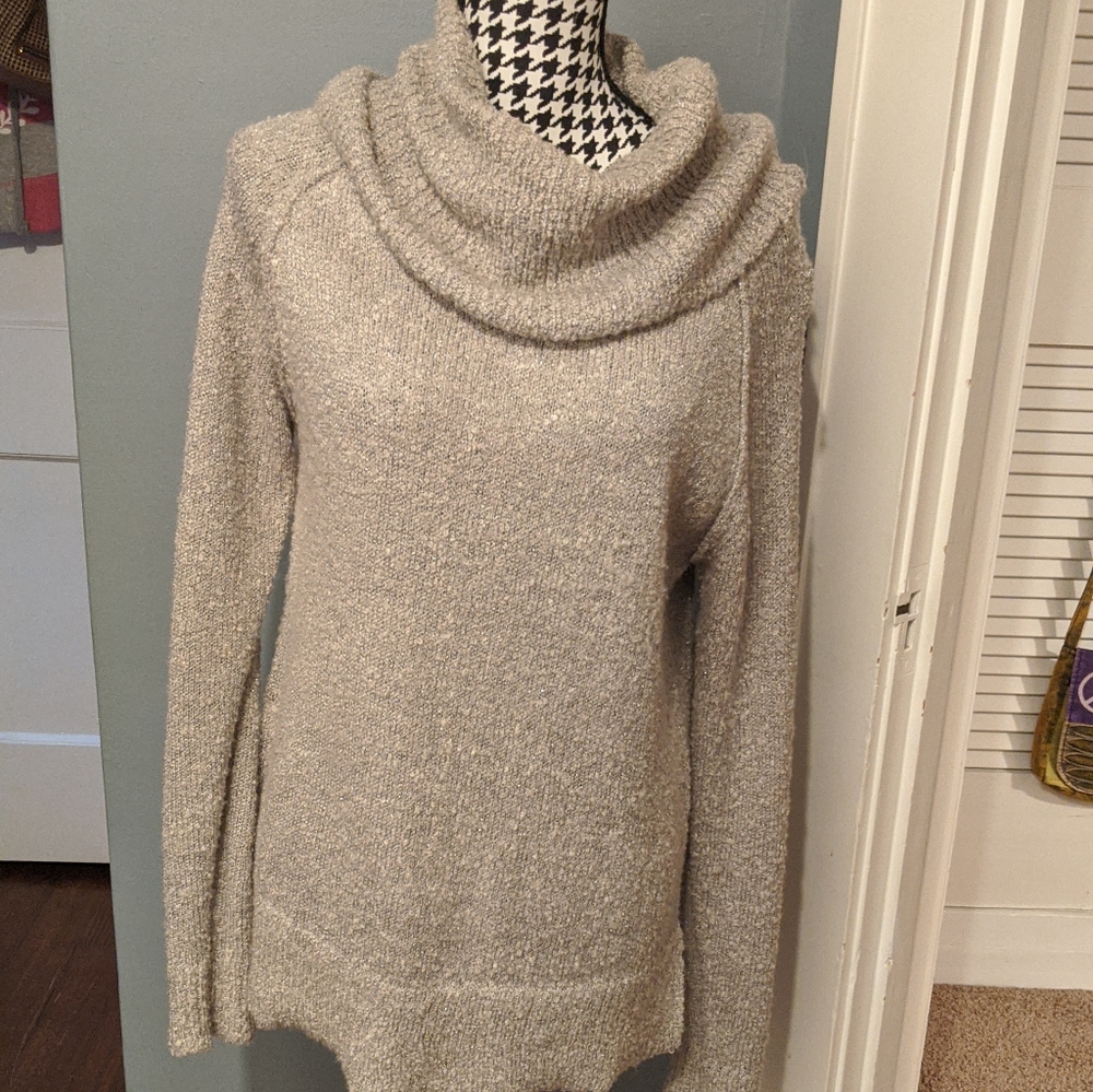 Long turtle neck sweater with a little sparkle 😍